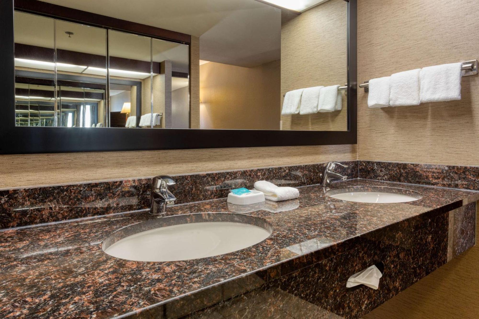 Drury Inn & Suites Atlanta モロー エクステリア 写真